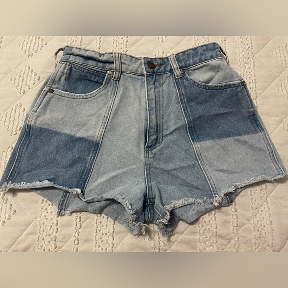 WRANGELR AND BILLABONG: Shorts size 27. Used but still in good condition - Picture 3 of 7